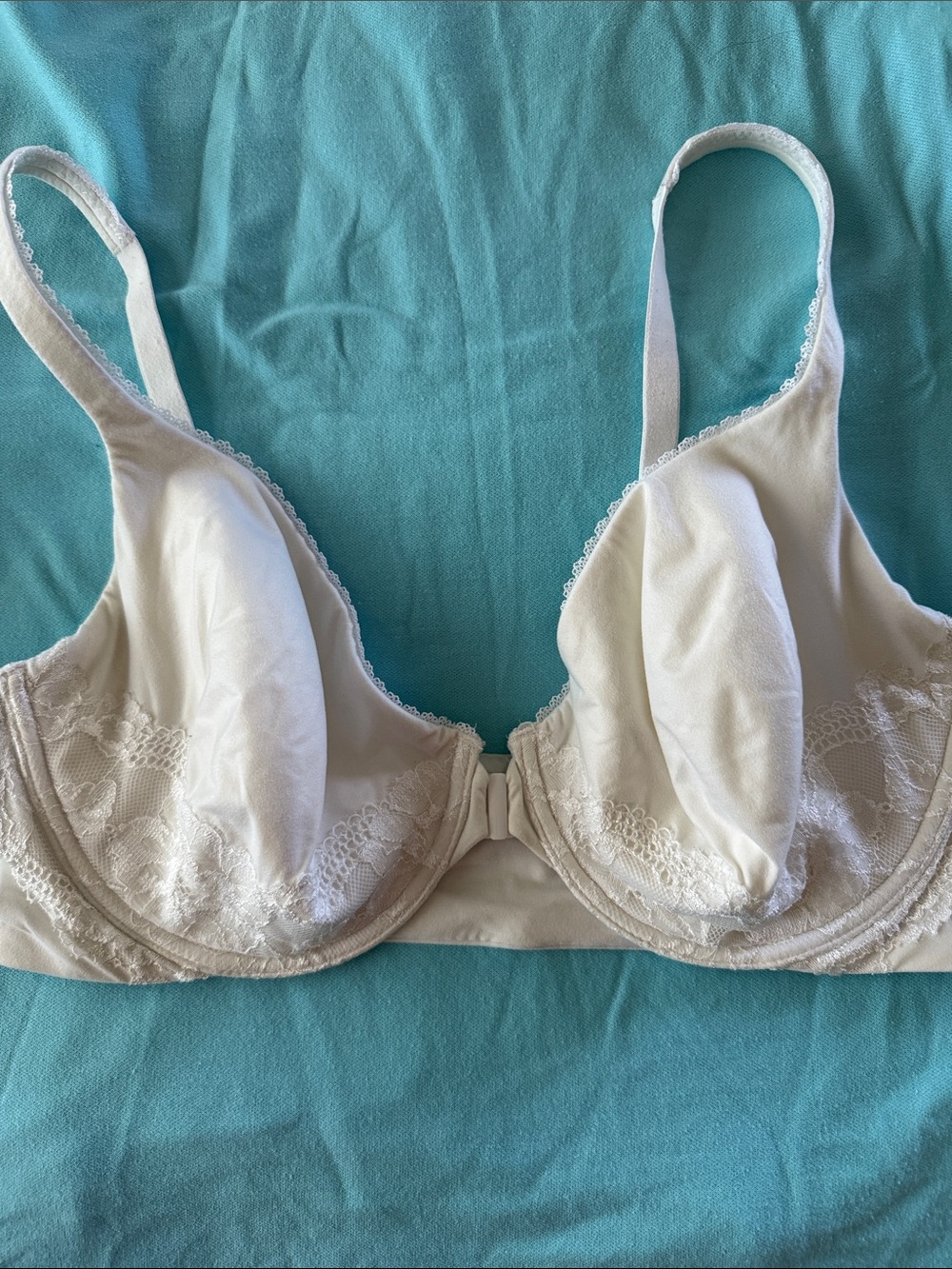 Victoria's Secret White Lace-Trim Underwire Bra